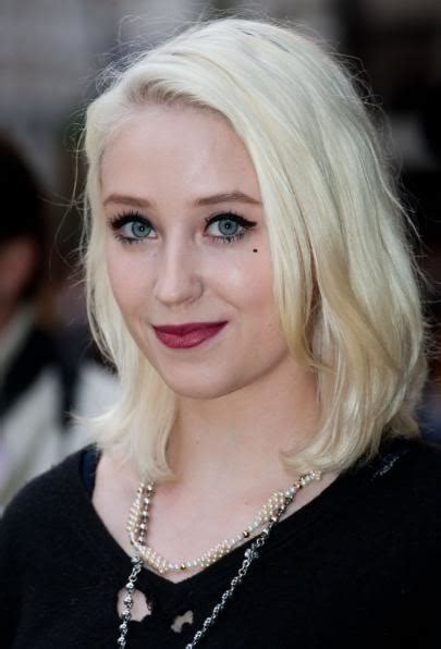 lily loveles|Fault meets actress Lily Loveless .